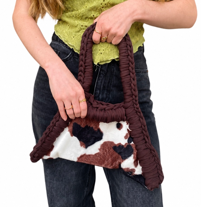 Bolso crochet trapillo marrón y tela de vaca americana