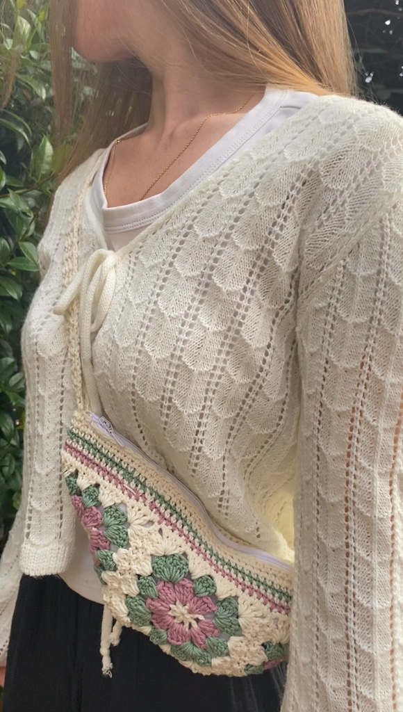 Riñonera crochet flores