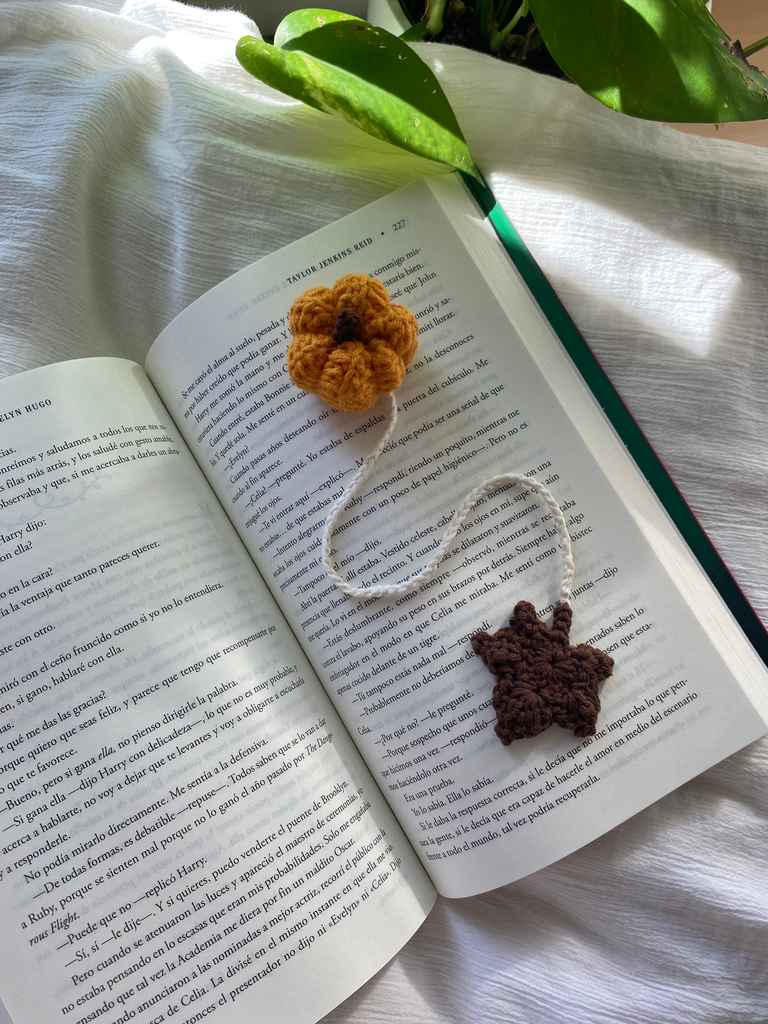 Marcapáginas crochet calabaza
