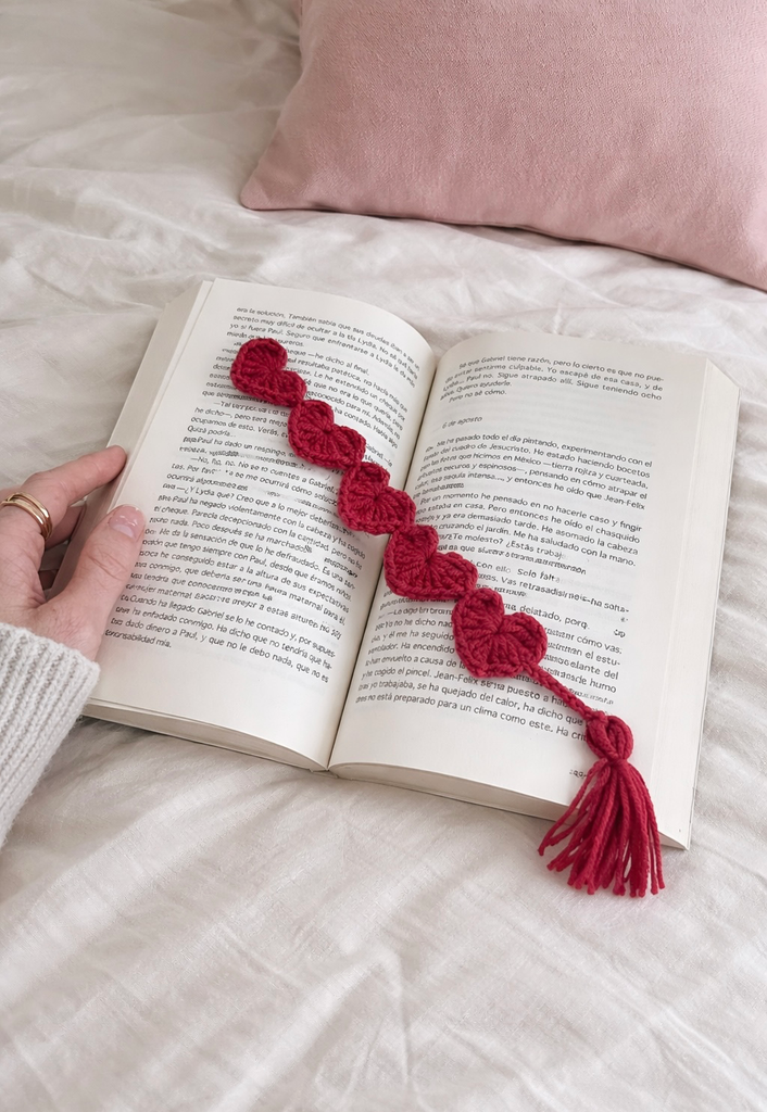 Marcapáginas crochet corazón rojo