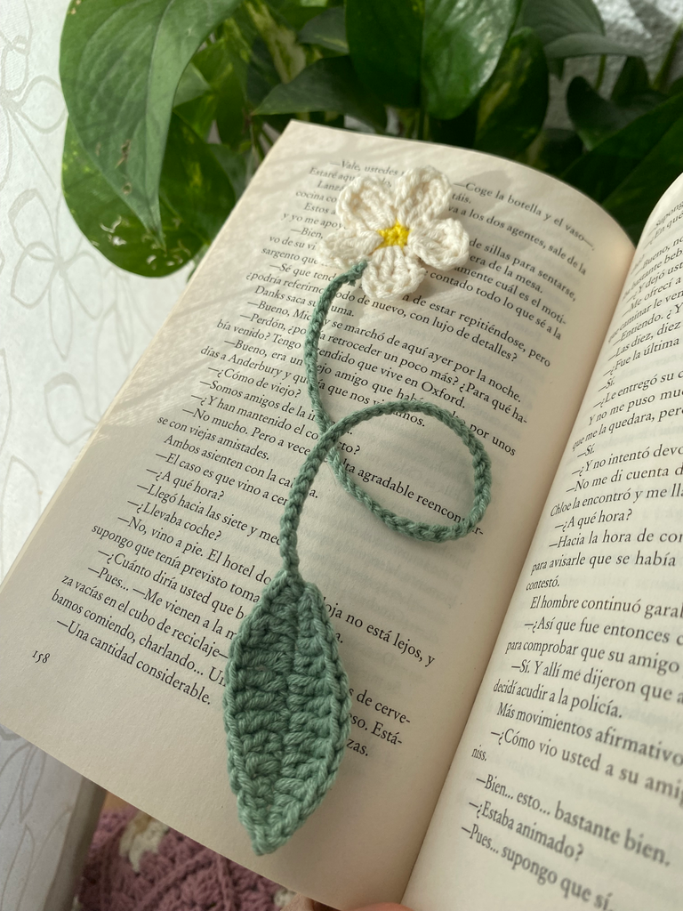 Marcapáginas crochet margarita hoja