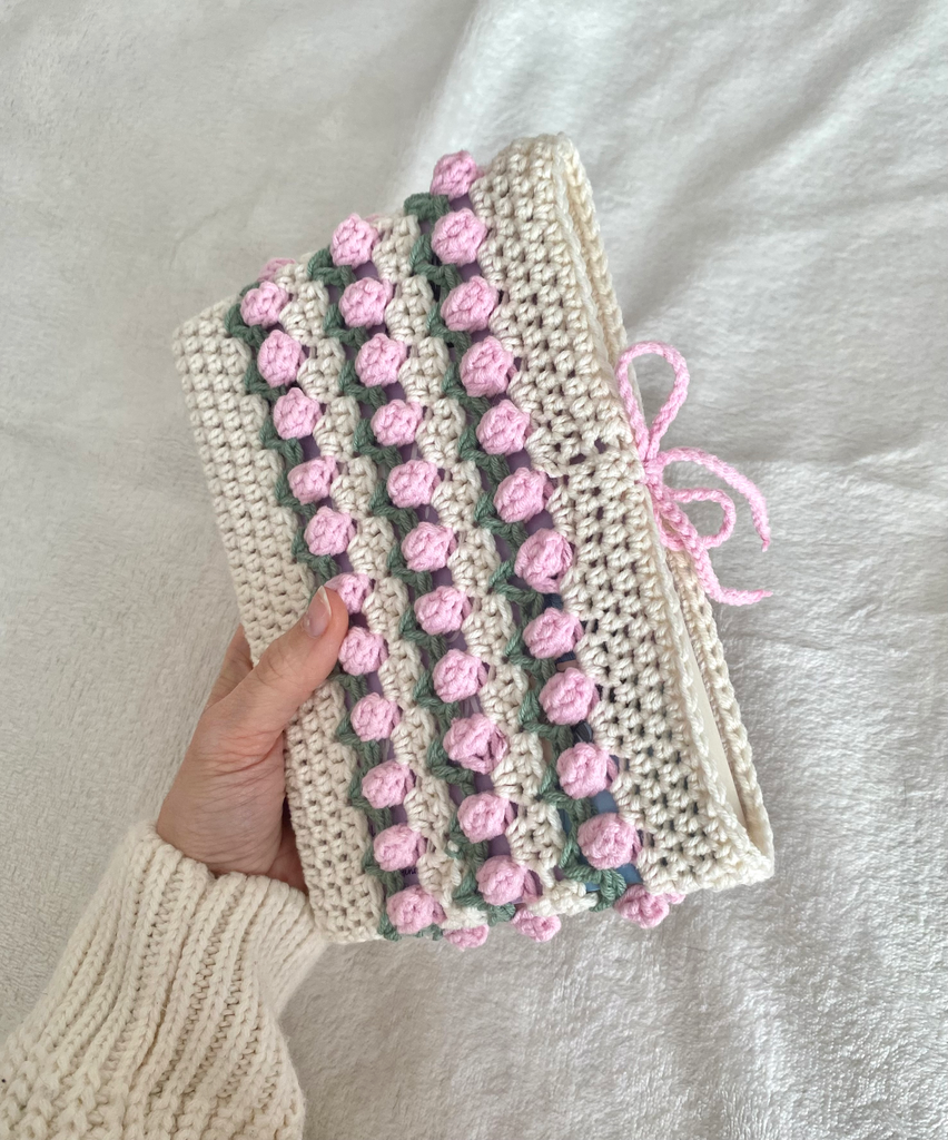Funda crochet libro bolsillo tulipánes